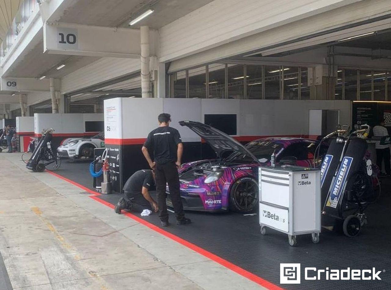 Pisos Pixel Criadeck na Porsche Cup Interlagos: Segurança e Organização para o Evento.